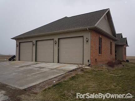 OVERSIZED 3 CAR GARAGE