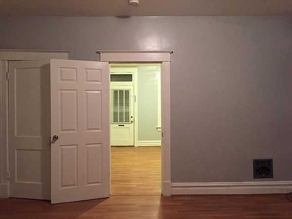 3rd image of 5016-5018 Devonshire Ave