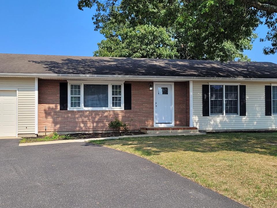 Located on a quiet cul-de-sac in Lake Riviera