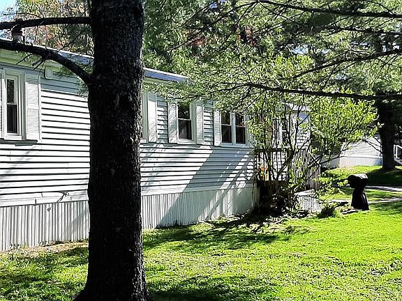 3rd image of 979 Essex St Lot 139