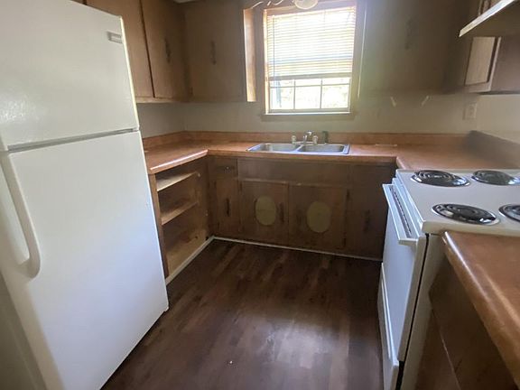 5th image of 265 Greenway St