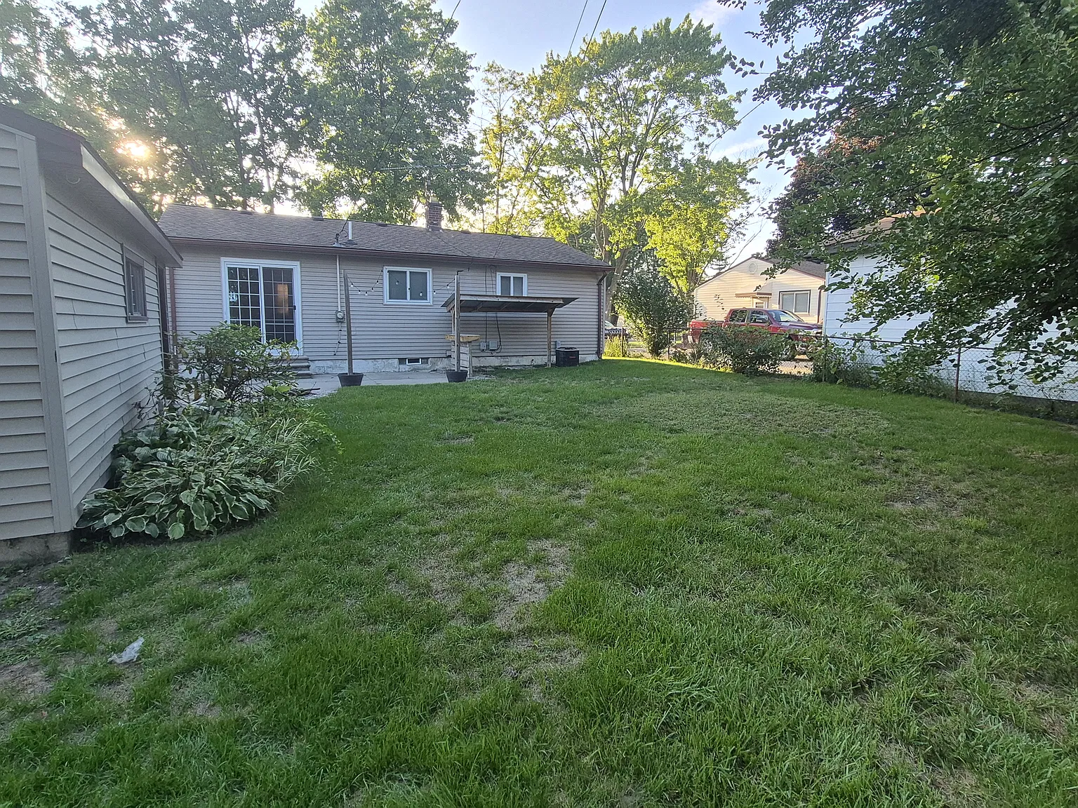 3 bed, 912 sqft, $1,850 — Photo 2