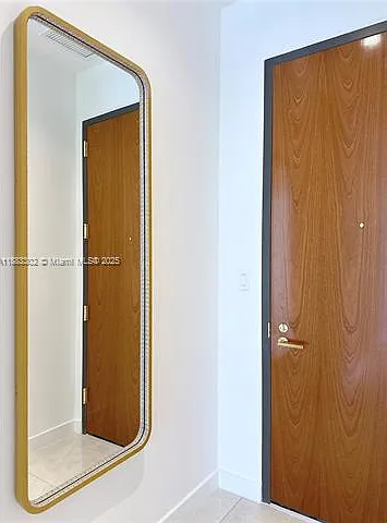 Mr. C Residences Condos — Photo 4