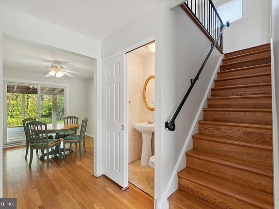 5th image of 851 W Birchtree Ln