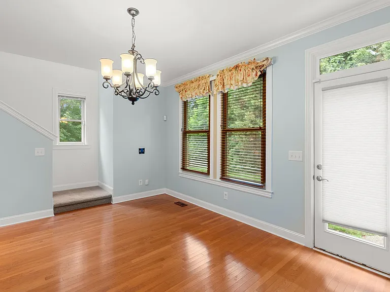 1610 Twin Square Way — Photo 17