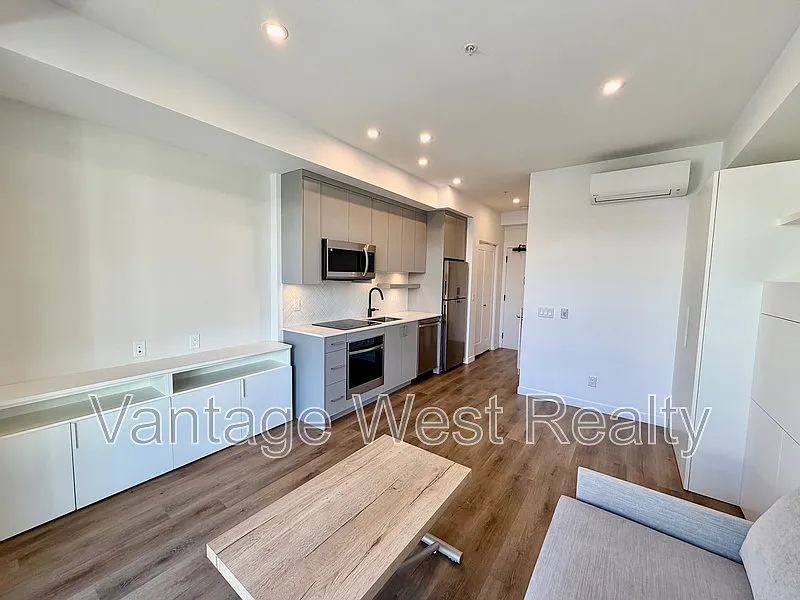 Studio, 1.0 bath, 313 sqft, $1,338 — Photo 2