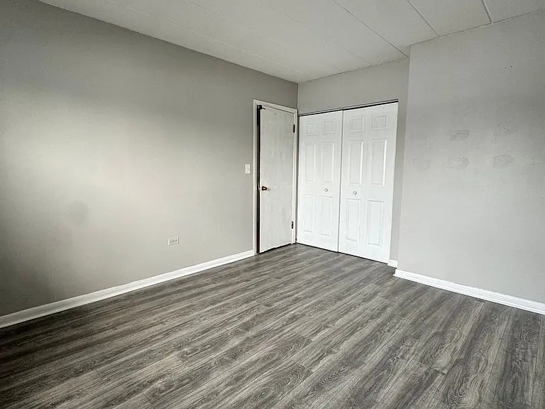 33rd Ave Apartments — Photo 12