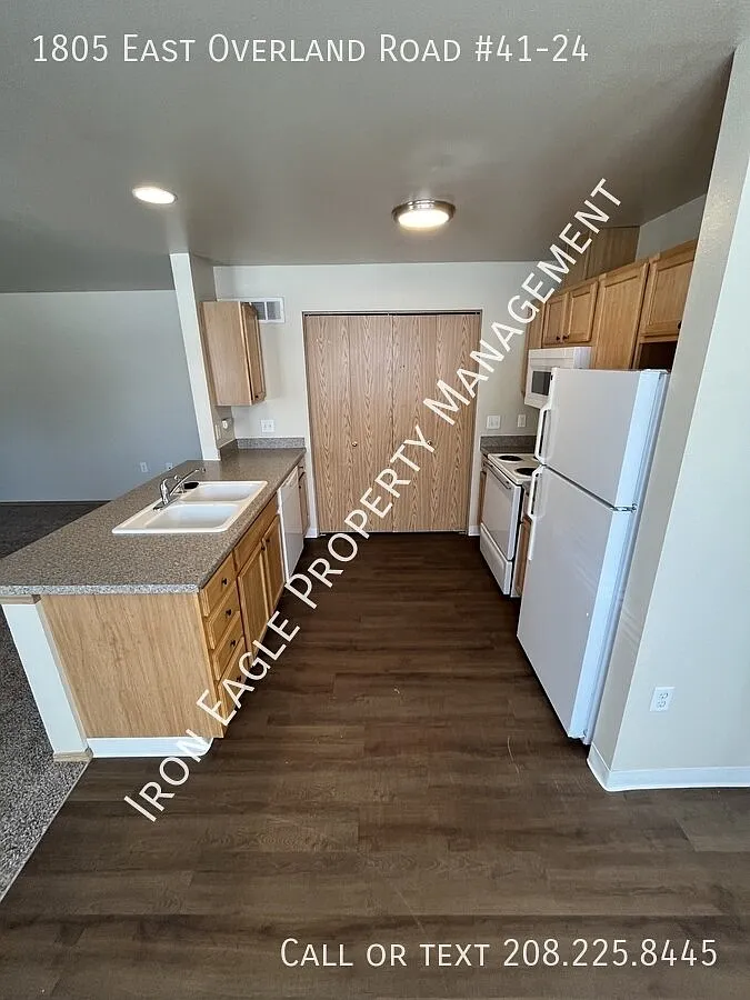 2 bed, 2.0 bath, 977 sqft, $1,425 — Photo 3
