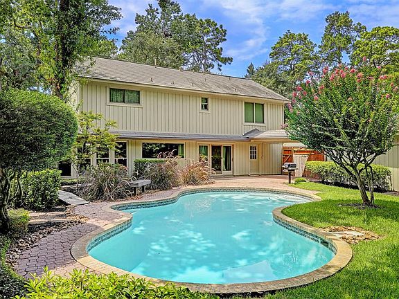 Need a break from the summer heat? Come take a look at this pool and fabulous backyard!