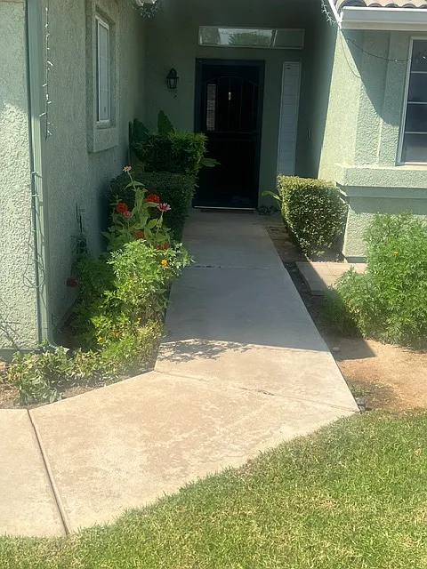 3 bed, 1342 sqft, $2,300 — Photo 4