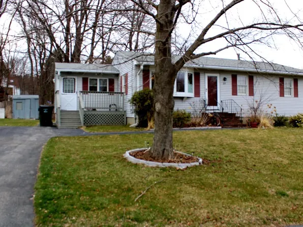25 Eaton Dr, Hudson, MA 01749