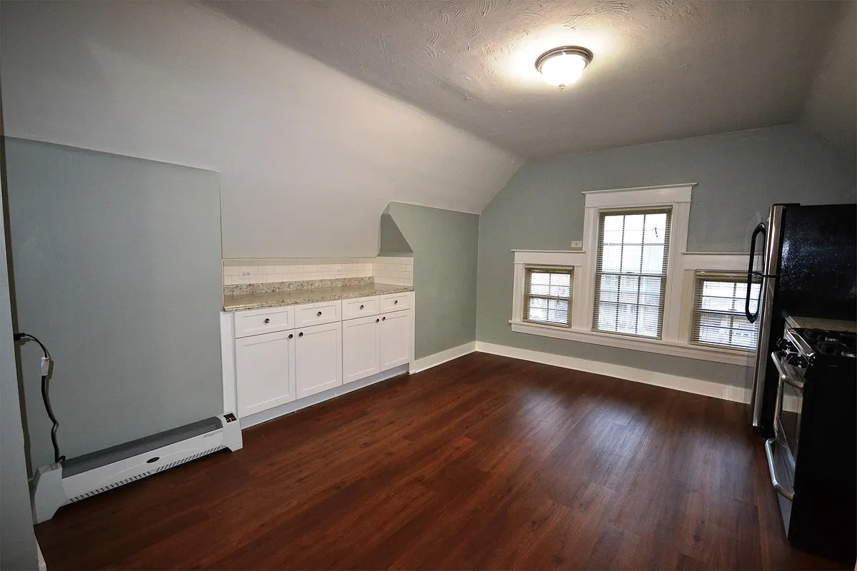 Building Photo - 3714 Walnut St #3