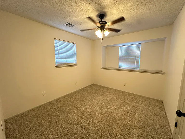817 NW 9th St — Photo 21