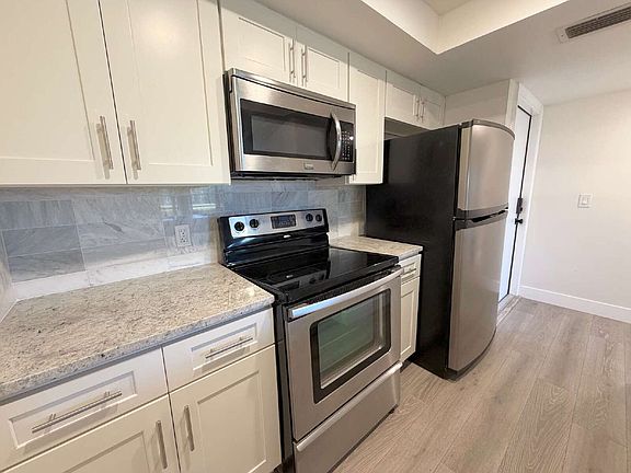 5th image of 2618 Cove Cay Dr