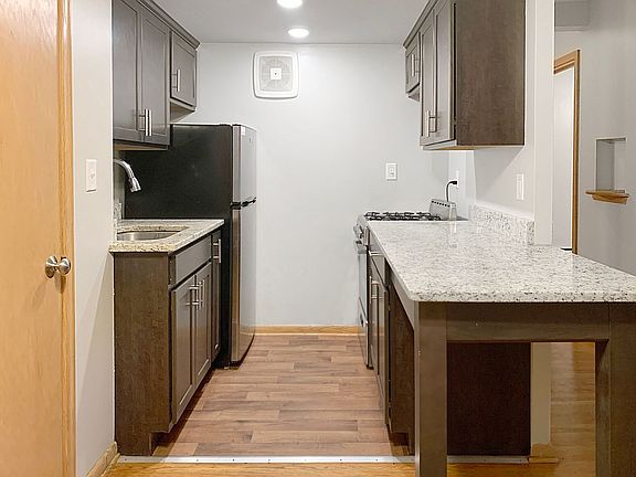 5th image of 723 Woodlawn Ave #735204R