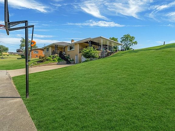 2nd image of 360 Jo Ann Dr