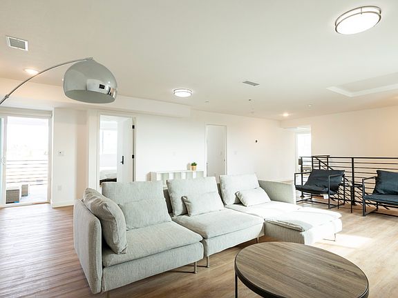 4th image of 2642 Brighton Ave #3