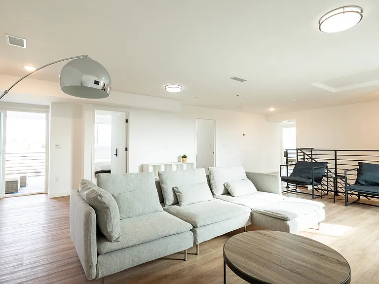 2642 Brighton Ave #3 — Photo 4