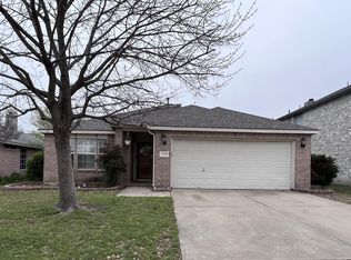 1033 Harriman Dr, Saginaw, TX 76131