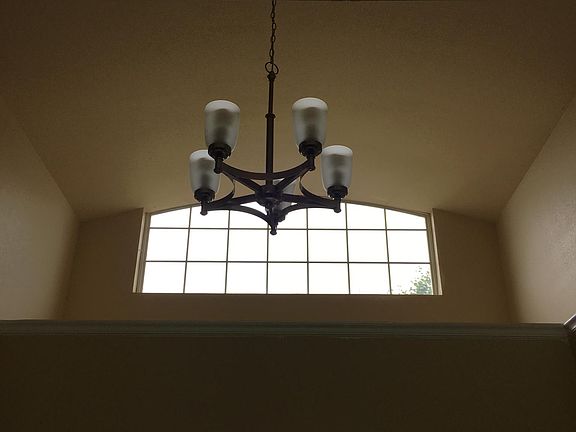 5th image of 502 Greenwood Ln