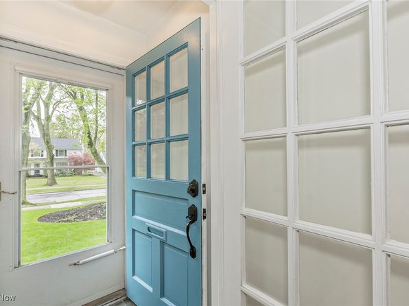 22275 Rye Rd, Shaker Heights, OH 44122