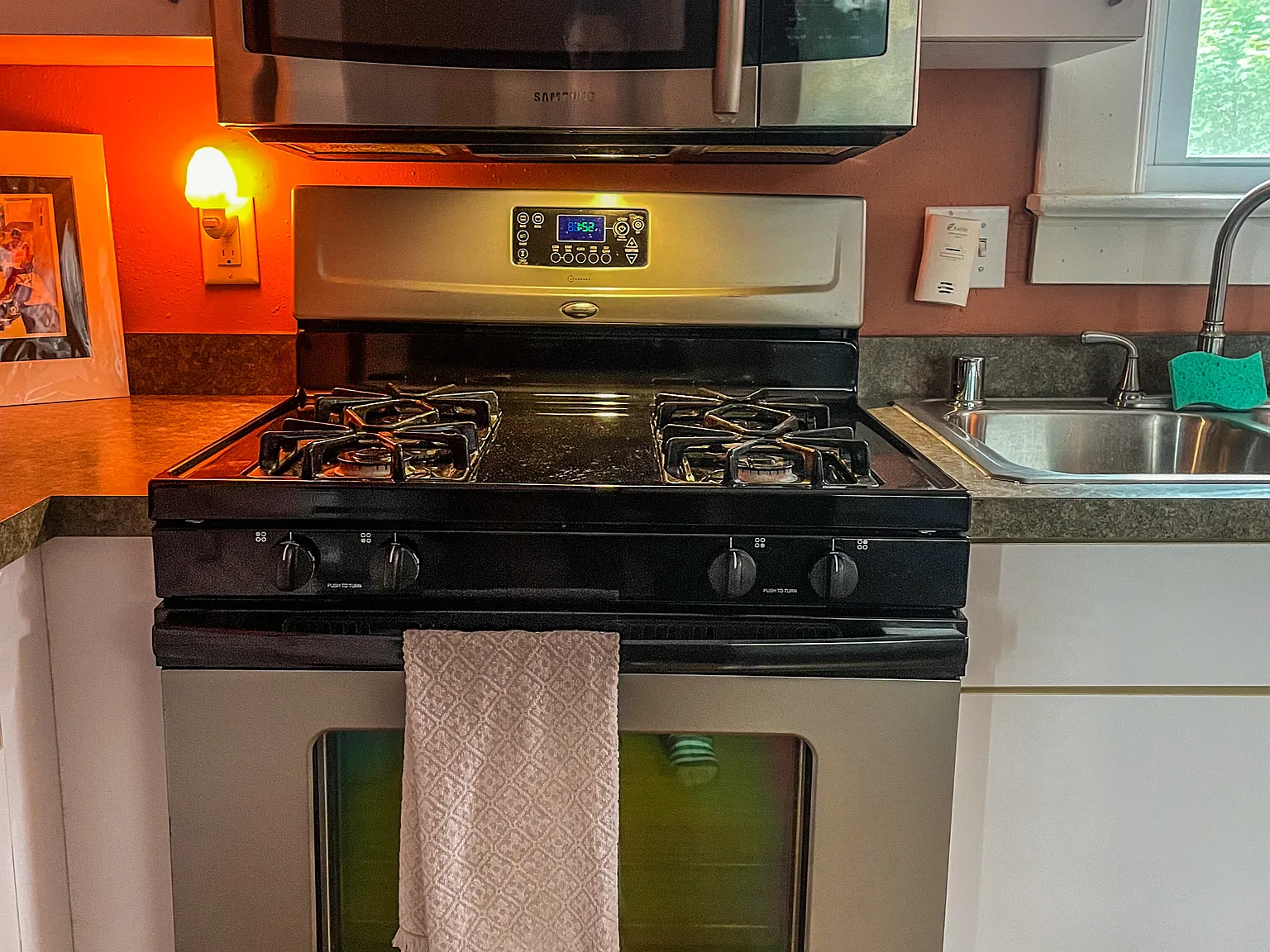 3 bed, 1200 sqft, $2,100 — Photo 4