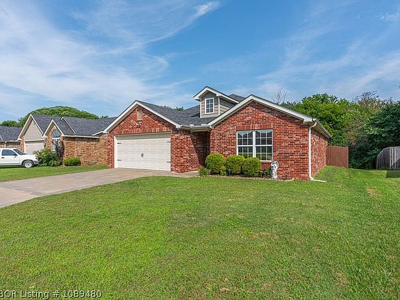 4th image of 7804 Parkview Dr