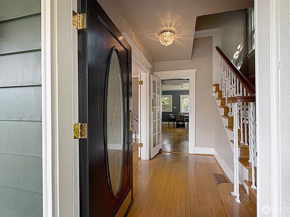 4th image of 2448 1st Avenue W