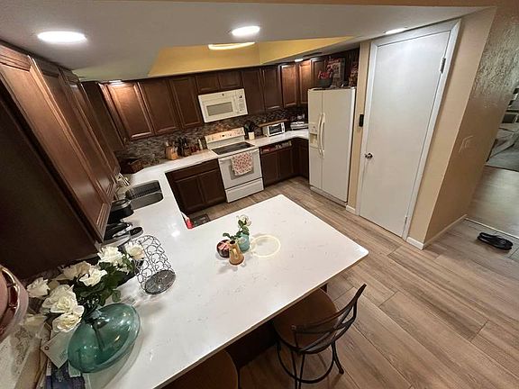 3rd image of 5304 46th Street Ct E