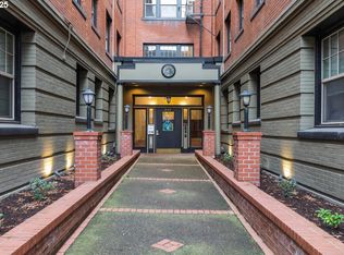 2109 NW Irving St Unit 208, Portland, OR