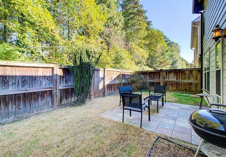 1204 Gates Cir SE — Photo 23