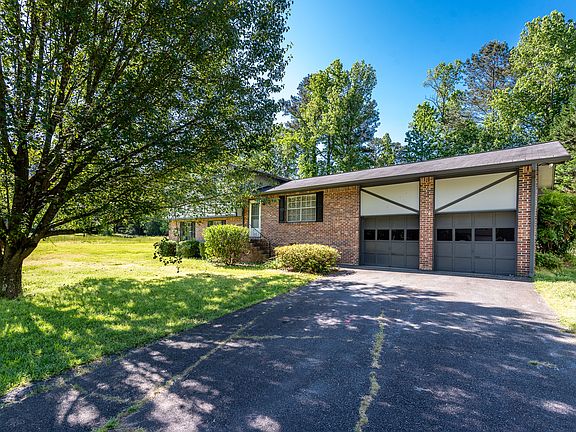 3rd image of 1292 Hickory Wood Dr NE