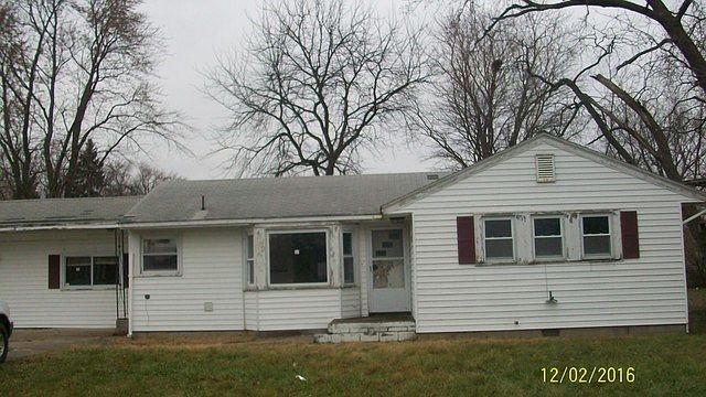 1st image of 121 E Chestnut St