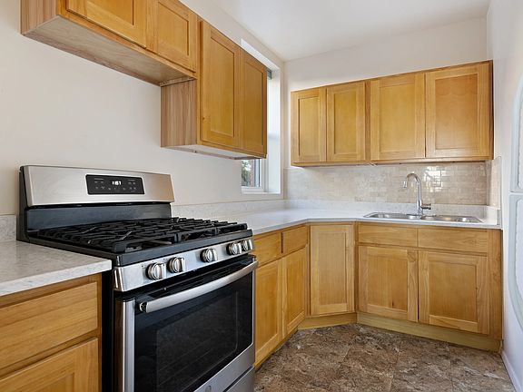 5th image of 478 E 9th St APT 3G