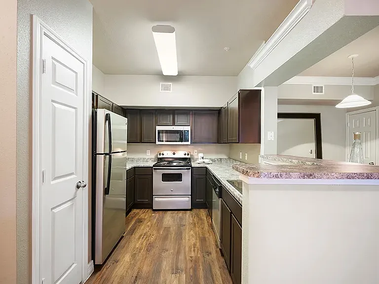 River Pointe Apartments — Photo 26