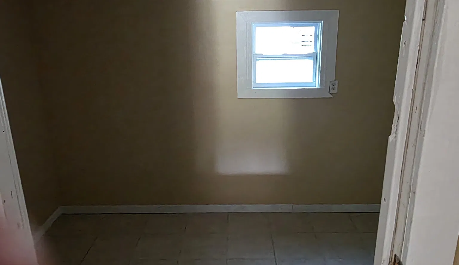 3 bed, 900 sqft, $1,150 — Photo 2