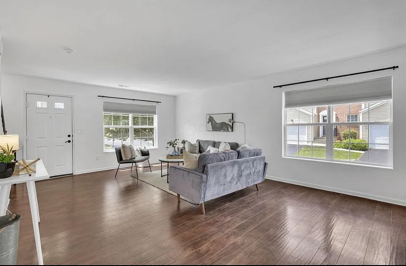 1 bed, 2.5 bath, 1380 sqft, $1,100 — Photo 2