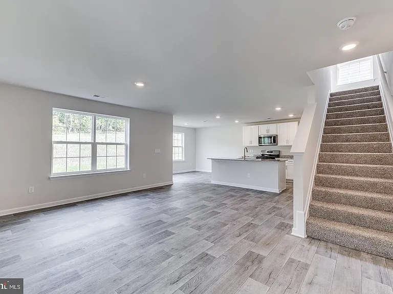 117 Grasmere St — Photo 3
