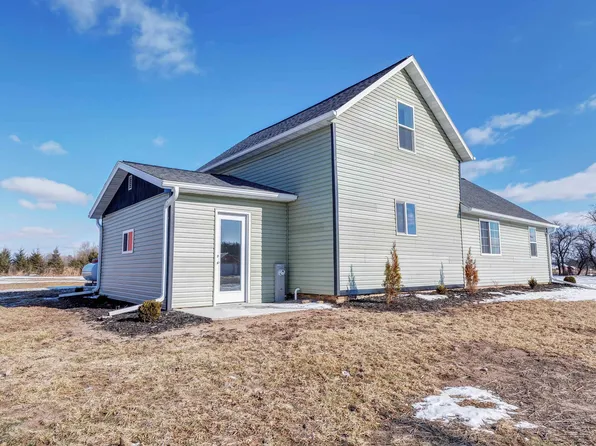 6208 Kriescher Rd, Lena, WI 54139