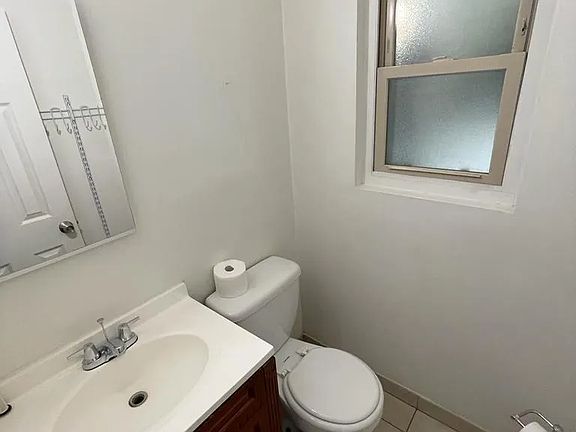 3rd image of 1113 E Mission Ave
