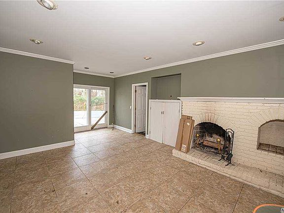 4th image of 155 Bayview Ave