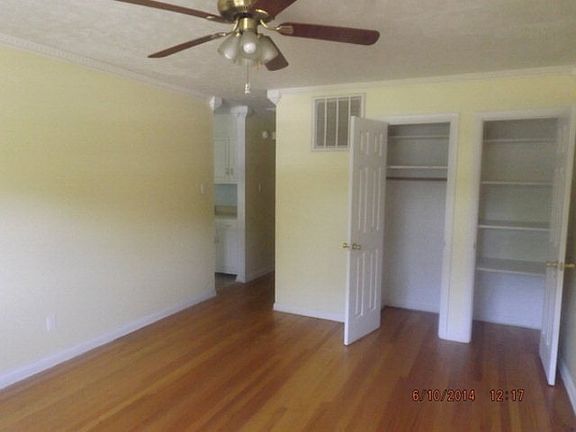 4th image of 500 Sandhill Dr