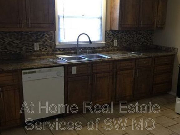5th image of 2810 W College St