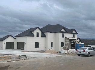 2608 NE Waterfall Ave, Bentonville, AR 72712