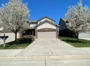 29135 Timber Woods Dr, Chesterfield, MI 48047