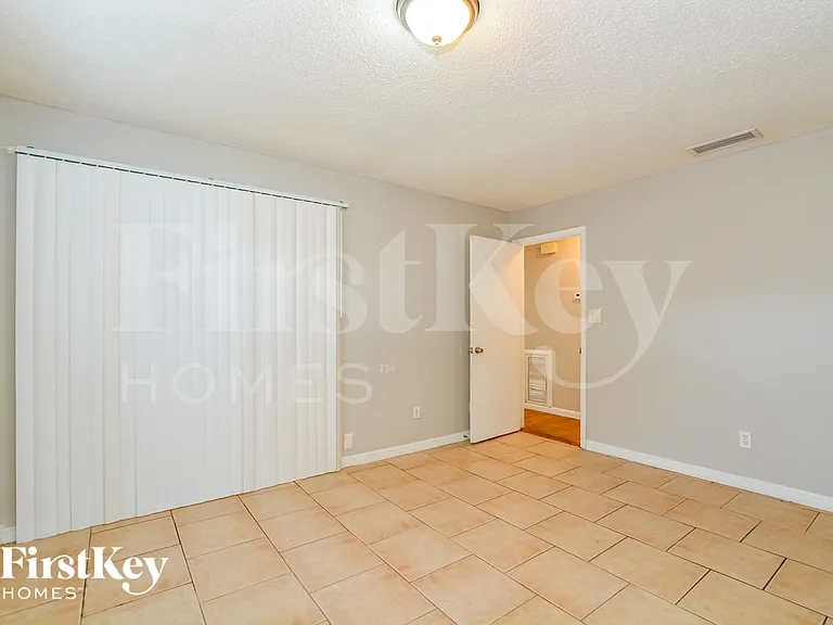 1836 Columbine Dr — Photo 7