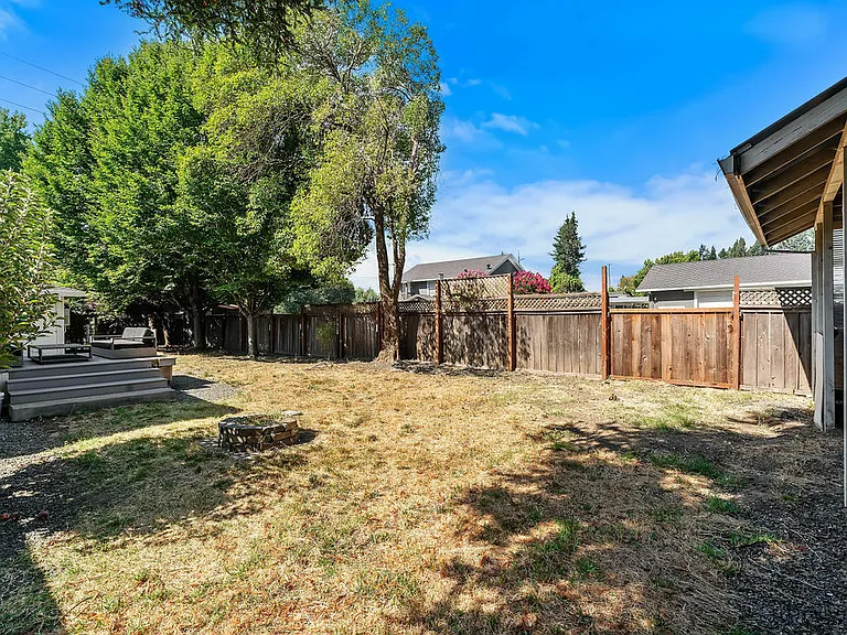13805 Village Ave — Photo 35