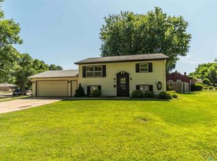 2201 E 2nd St, Sioux Falls, SD 57103
