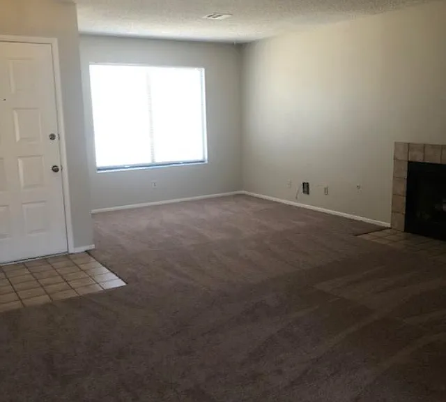 398 Dooley Dr — Photo 2