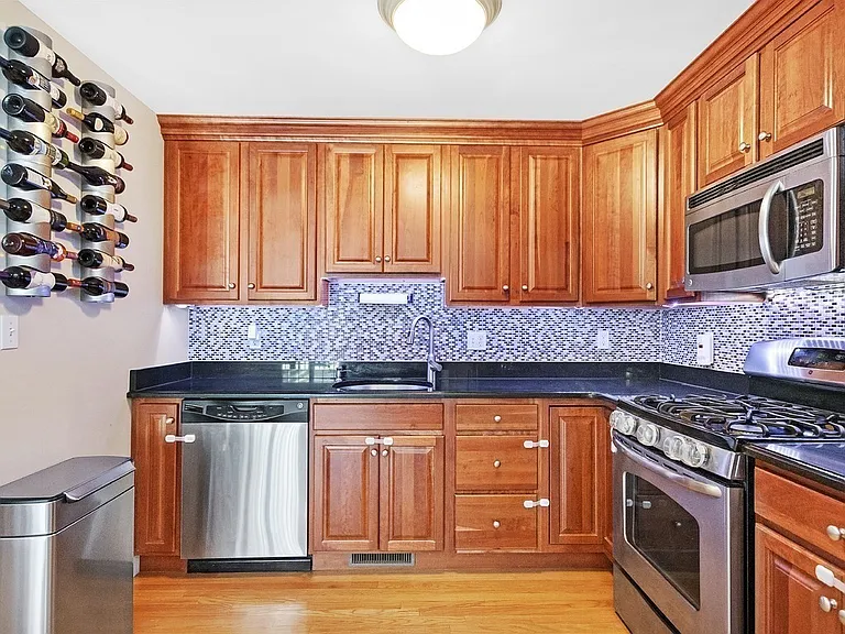 32 Common St #23 — Photo 14